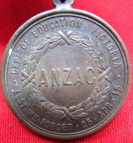  Australia WWI Lest we Forget, Anzac Day 1916 Medal — image 4