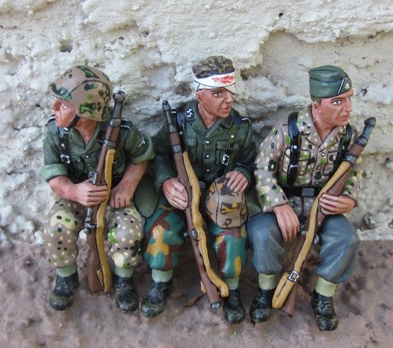  King & Country, WS054, Waffen-SS Seated Riflemen, Retired, Boxed — image 2