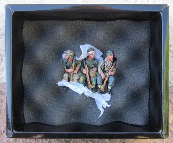  King & Country, WS054, Waffen-SS Seated Riflemen, Retired, Boxed — image 3