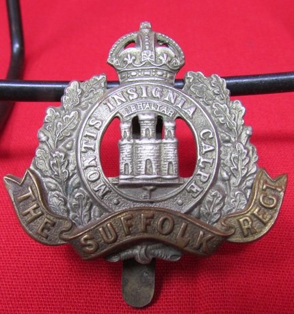  British WWI-WWII Suffolk Cap Badge — image 2