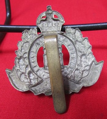  British WWI-WWII Suffolk Cap Badge — image 3