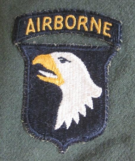  US WWII Souvenir Patch Blanket, White-Tongue 101st ABN SSI, 256  Pieces — image 10