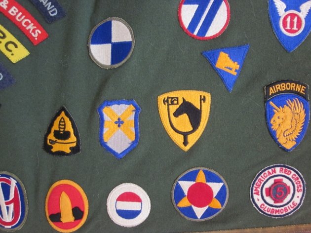  US WWII Souvenir Patch Blanket, White-Tongue 101st ABN SSI, 256  Pieces — image 5