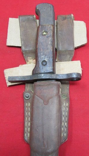  Japanese WWII Type 30 Bayonet, Arrow M, Rubberized Scabbard — image 3