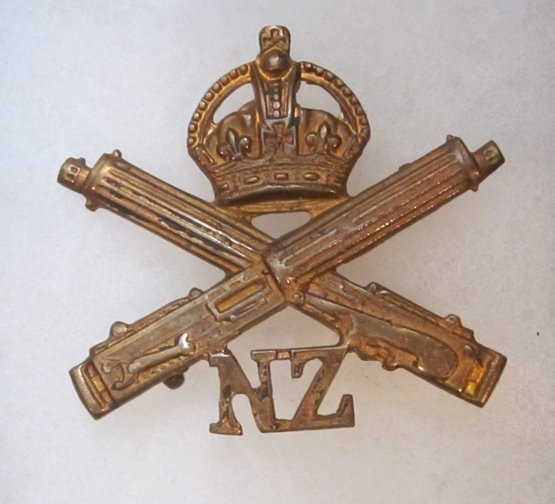  New Zealand WWI Machine Gun Corps Cap Badge — image 2