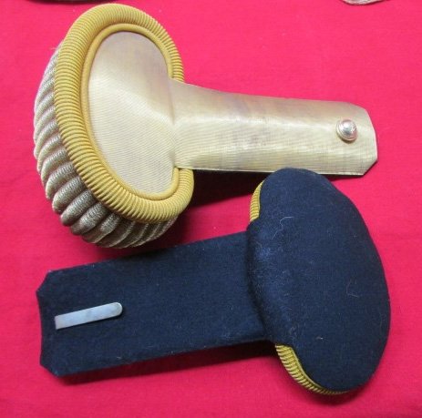  French Pre WWI, 1900 Company Grade Officer Epaulettes In Original Box — image 5