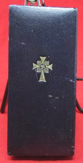  German WWII Gold Mothers Cross Cased, Maker Marked Cased — image 2