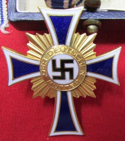  German WWII Gold Mothers Cross Cased, Maker Marked Cased — image 5