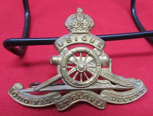  British WWI-WWII Royal Artillery Cap Badge — image 2