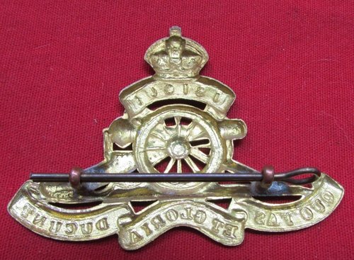  British WWI-WWII Royal Artillery Cap Badge — image 3
