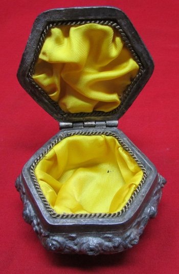  German WWI Patriotic White Medal Iron Cross Metal Trinket Box — image 4