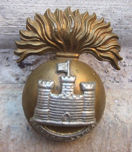  British WWI-WWII Cap Badge, Royal Inniskilling Fusiliers — image 2