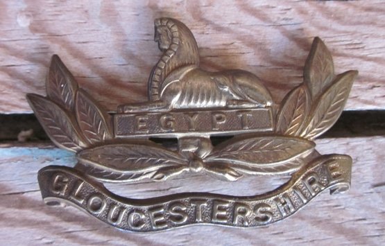  British WWI-WWII Gloucestershire Regiment Cap Badge — image 2