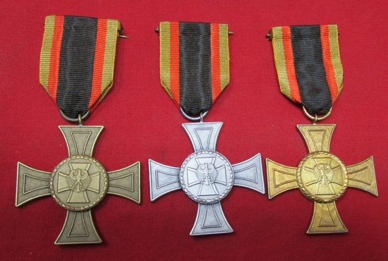  German Federal Republic Honor Cross of the German Armed Forces, Bronze, Silver, Gold — image 2