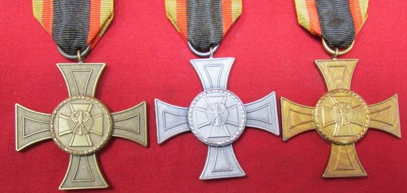  German Federal Republic Honor Cross of the German Armed Forces, Bronze, Silver, Gold — image 3