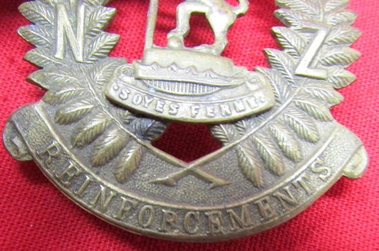  New Zealand WWI Reinforcements Cap Badge, Rifle Brigade, Type 7 — image 3