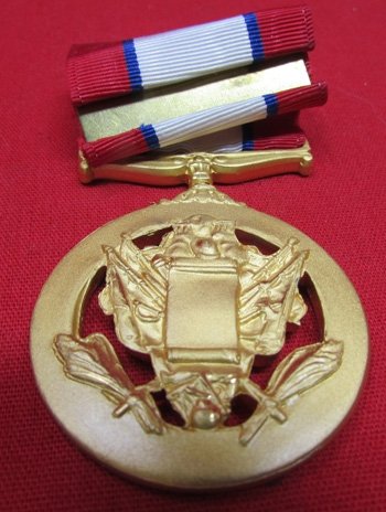  US Post WWII Army Distinguished Service Medal, Crimp Brooch — image 4