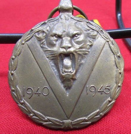  Belgian WWII, Commemorative Medal 1940-1945, with Swords — image 4