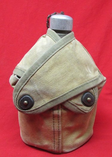  US WWII USMC Canteen Cover with Drainhole — image 2