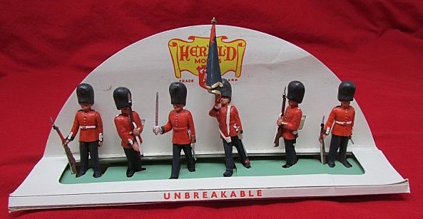  Herald's Toy Soldiers 1950's, Six Figures, Guardsmen, Original Packaging — image 2