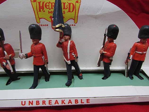  Herald's Toy Soldiers 1950's, Six Figures, Guardsmen, Original Packaging — image 3