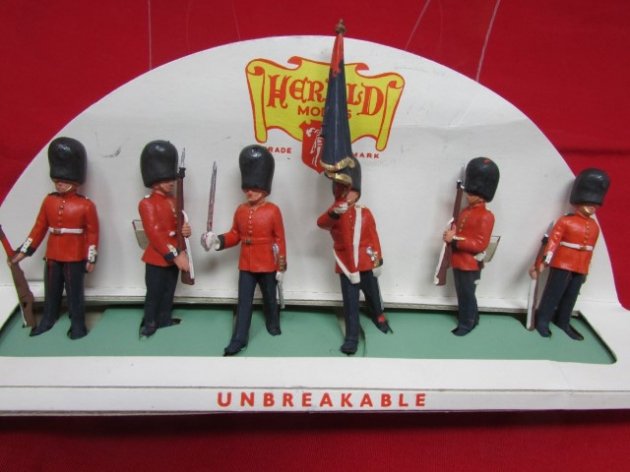  Herald's Toy Soldiers 1950's, Six Figures, Guardsmen, Original Packaging — image 5