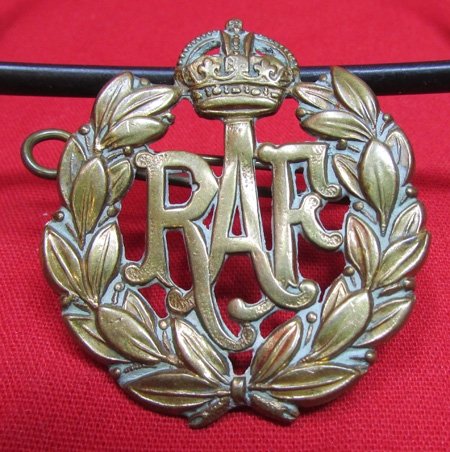  British WWII Era, RAF Enlisted Cap Badge — image 2