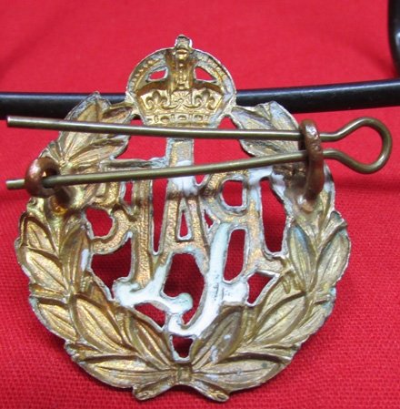  British WWII Era, RAF Enlisted Cap Badge — image 3