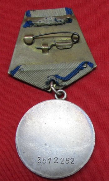  Soviet WWII Medal For Valor, Silver, 3512252 — image 4