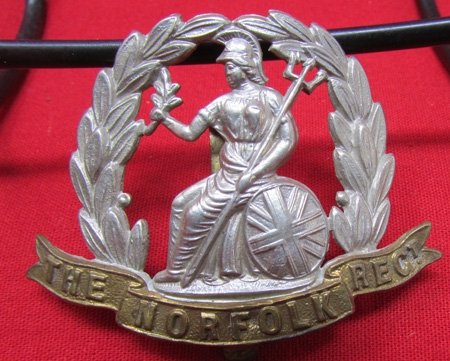  British WWI-WWII Cap Badge, Norfolk Regiment — image 2
