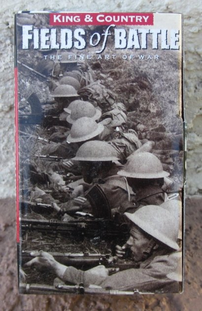  King & Country, FOB024, British Officer Kneeling, Retired — image 4