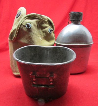  US WWII USMC Canteen Set, 1st Style Cover, Complete — image 4