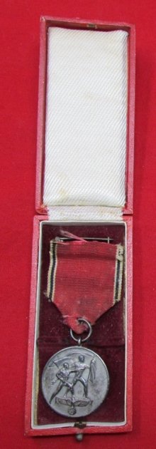  German WWII Austrian Anschluss Medal & Case — image 3