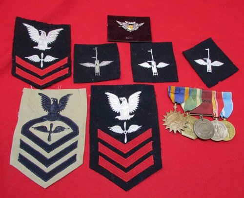  US Korean War, US Navy Air Gunner Medals & Insignia Grouping. — image 2