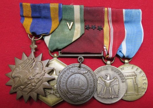  US Korean War, US Navy Air Gunner Medals & Insignia Grouping. — image 3