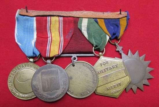  US Korean War, US Navy Air Gunner Medals & Insignia Grouping. — image 4