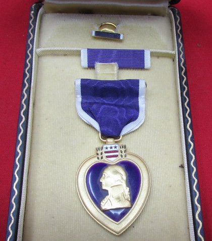  US WWII Slot Brooch Purple Heart, Numbered Edge, Cased, Complete — image 3