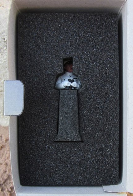  King & Country, USN001, Navy Officer with Binoculars, Retired, Boxed — image 3