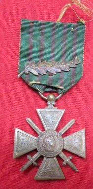  French WWI Croix de Guerre Bravery Medal, 1914/1918 — image 2