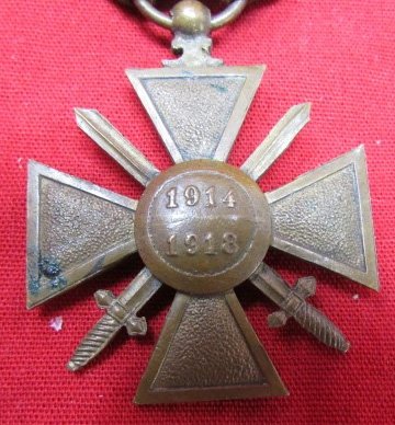  French WWI Croix de Guerre Bravery Medal, 1914/1918 — image 3
