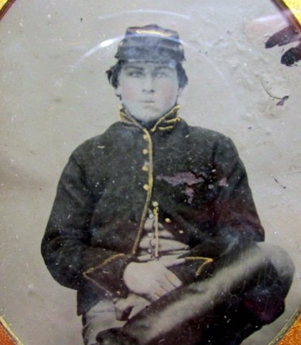  US Civil War 1/6 Plate Tintype, Seated Union Cavalryman, Full Case — image 3