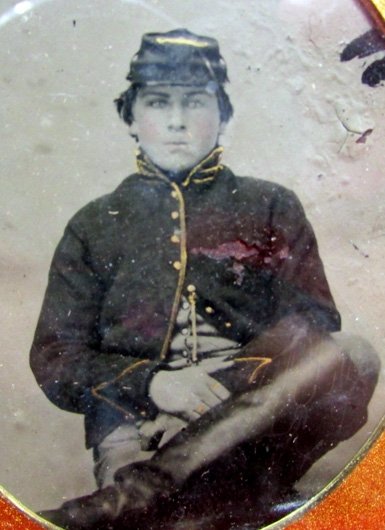  US Civil War 1/6 Plate Tintype, Seated Union Cavalryman, Full Case — image 4