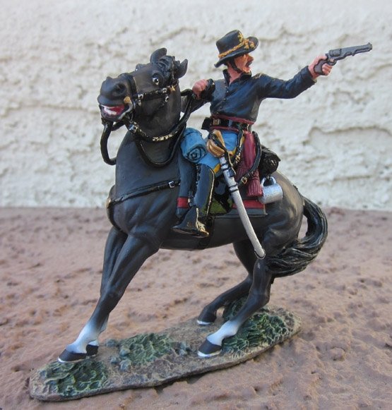  King & Country, CW061, Officer Firing Pistol, Retired, Boxed — image 2