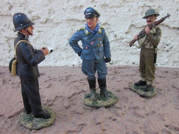  King & Country, FOB061, WWII, For You Fritz The War IS Over, 3 Figures, Retired, Boxed — image 2