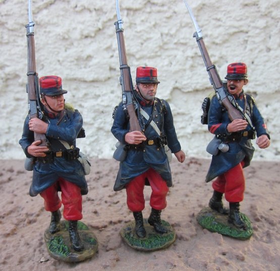  King & Country, FW064, French WWI, 1914 Marching Poilus (3 Figures) — image 2