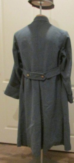  French WWI, M1915 Horizon Blue Infantry Officers Overcoat — image 4