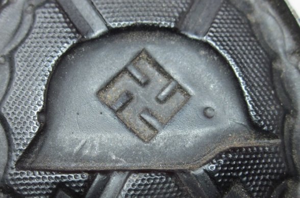  German WWII Black Wound Badge, Stamped Steel, L/11 — image 4