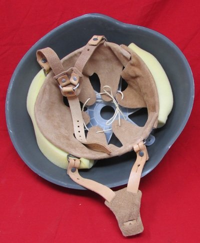  East German, Cold War Era Steel Helmet, Complete — image 4