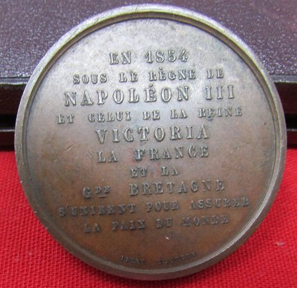  French, Crimean War, Cased Bronze Medal, Napoleon, Queen Victoria & The Sultan of Turkey — image 4