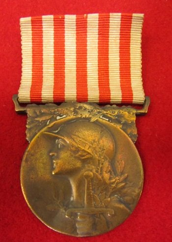  French WWI 1914/1918 War Medal and Ribbon — image 2